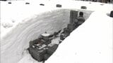 見渡す限り雪・雪・雪 墓参りも雪片づけから開始 3時間半かけ墓を掘り出し祖先に静かに手を合わす 彼岸の中日 青森県 | 青森のニュース│ATV NEWS│青森テレビ