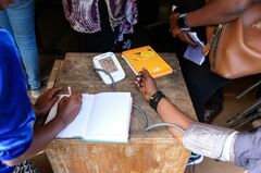 世界のエイズとの闘い、壊滅的な後退の恐れ－トランプ政権が援助凍結| TBS CROSS DIG with Bloomberg