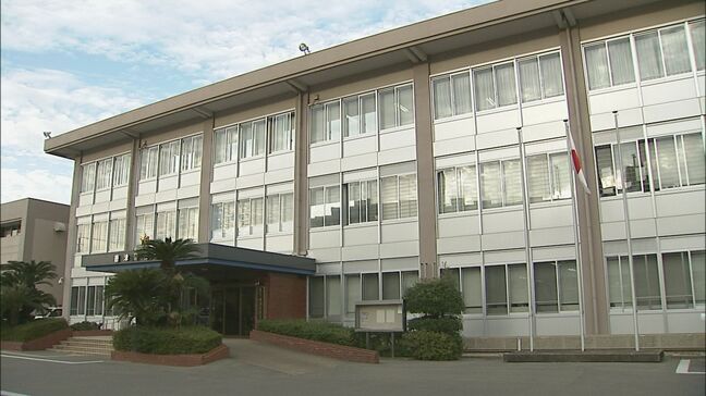 連行中に警察官の顔に頭突き、腕に噛みつき  公務執行妨害と傷害容疑で26歳の男逮捕|TBS NEWS DIG