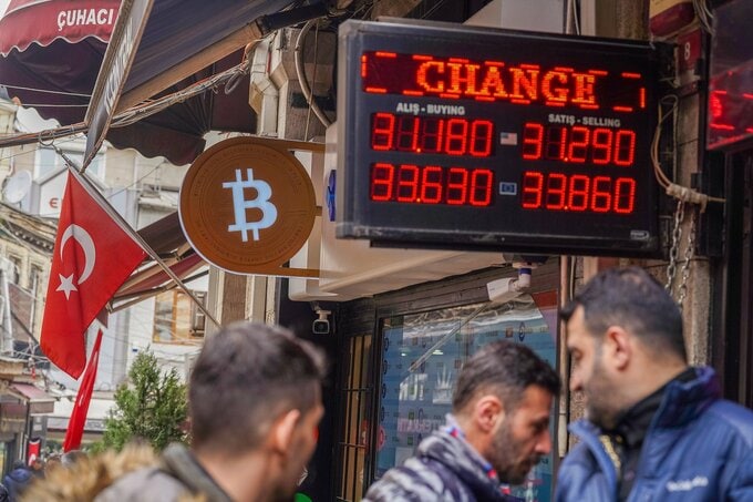 キャリートレード復活、ドル安追い風に26年の新興国市場に楽観論