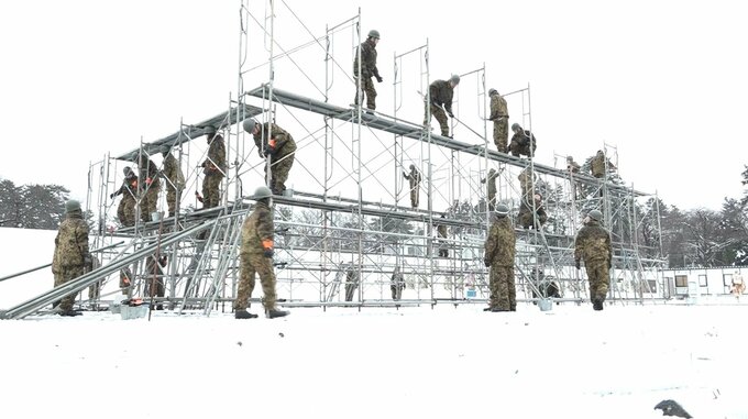 どうする大雪像！　必要なのは10ｔトラック128台分の「雪」でも…園内の積雪はたったの「5cm」　深刻な『雪不足』でも制作部隊には自信？|TBS NEWS DIG