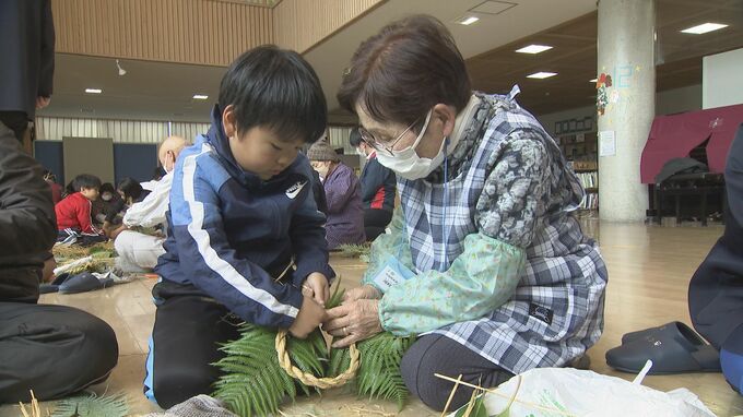 新年迎える準備「地域の方が優しく教えてくれたのでできた！」小学校でしめ縄づくり|TBS NEWS DIG