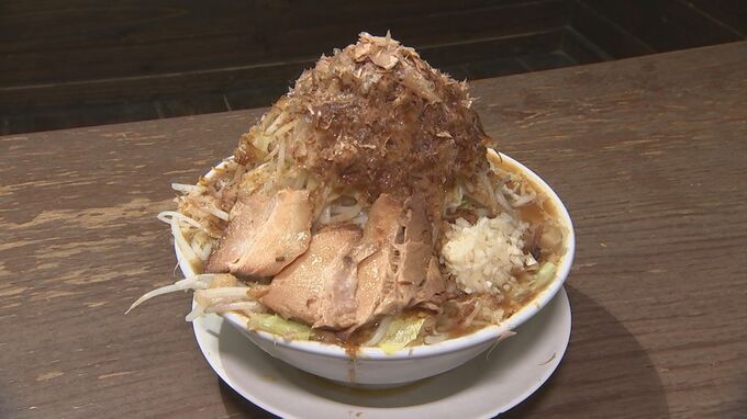 キャベツ価格高騰で「野菜マシマシ」ラーメン店が悲鳴　「1000円の壁」で値上げも困難…もやしとキャベツ「７：３→８：２」苦渋の対応|TBS NEWS DIG