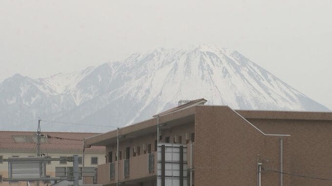 花粉と黄砂のWパンチ「黄砂飛来」27日(木)頃まで警戒…視程5キロ未満となる所も　交通への傷害・アレルギー症状悪化など健康被害に注意|TBS NEWS DIG