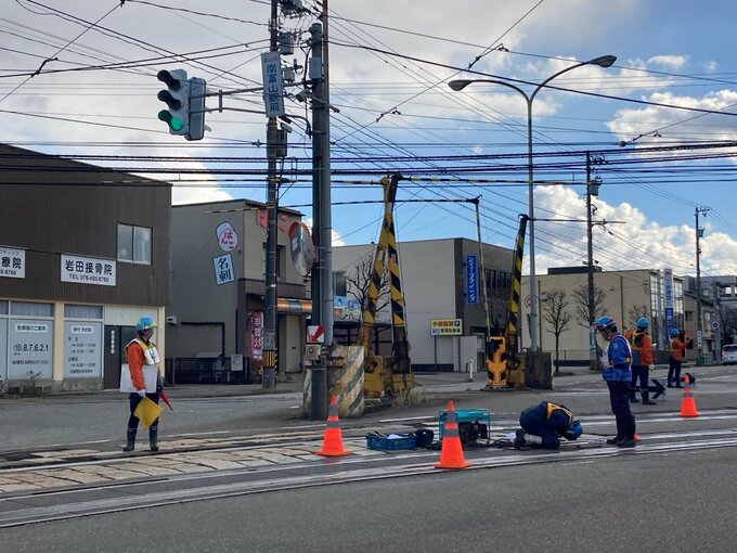 【続報】地鉄市内電車の線路トラブル　午後1時43分、通常運行に戻る　南富山駅前近くのカーブ　約3時間にわたり一部区間で減便　富山　|　富山のニュース｜天気・防災｜チューリップテレビ