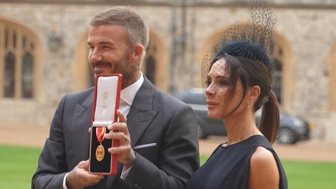 「ハーイ」ベッカム夫婦の“神対応”…「完全アウェイ」の英ウィンザー城、カズオ・イシグロ氏単独取材までの全舞台裏