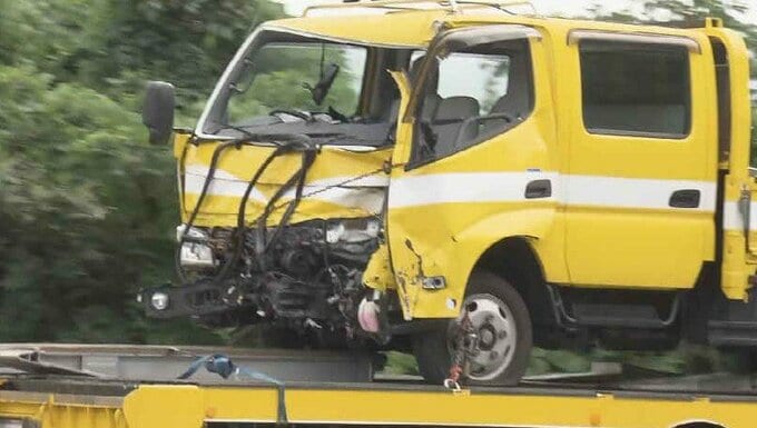 仙台北部道路利府しらかし台ICでトラック単独事故　男性4人けが1人一時意識不明も回復　料金所の出口封鎖中|TBS NEWS DIG