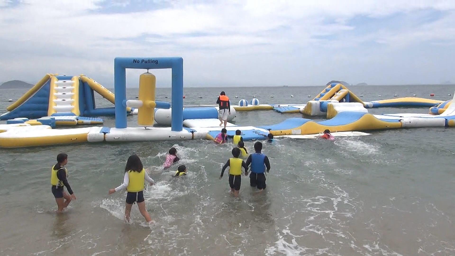夏満喫!スリル満点…海上アスレチック夏限定でオープン 愛媛・松山市