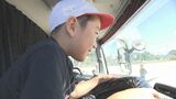 児童や園児が大型車のダンプカーやクレーン車の運転席で死角や内輪差を体験 大分 | 大分のニュース|OBS NEWS|大分放送