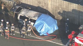 「車が燃えている」「人が乗ってぐったりしている」高速道路で車が炎上　運転席にいた1人を救助　九州道下りの一部区間が通行止め|TBS NEWS DIG