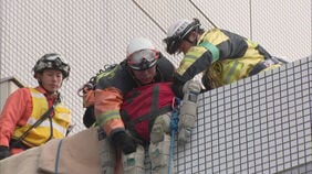 直前まで知らせず・・・福岡市で救助隊員が総合訓練　「我々の想定を超える部分も多々ある　救助技術の向上を」|TBS NEWS DIG