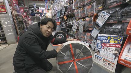 最強寒波”で売れる雪対策商品 持ち手が曲がった「除雪スコップ」は5倍