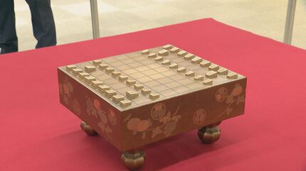 藤井聡太七冠（21） 時を超えた“貴重な将棋盤”を鑑賞「初めて見た