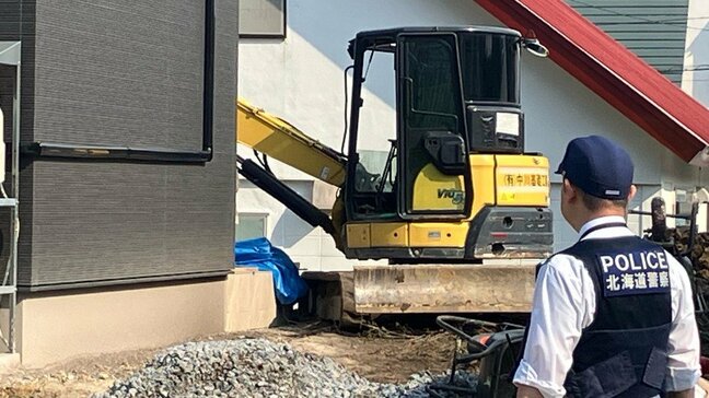 【速報】工事現場でショベルカーが倒れる 運転の男性作業員が下敷きになり意識不明 運転席から投げ出されたか　北海道北広島市|TBS NEWS DIG