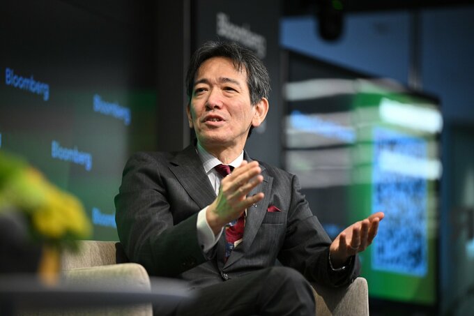 三村財務官､円安｢この状況続けばそろそろ断固たる措置｣-照準は全方位