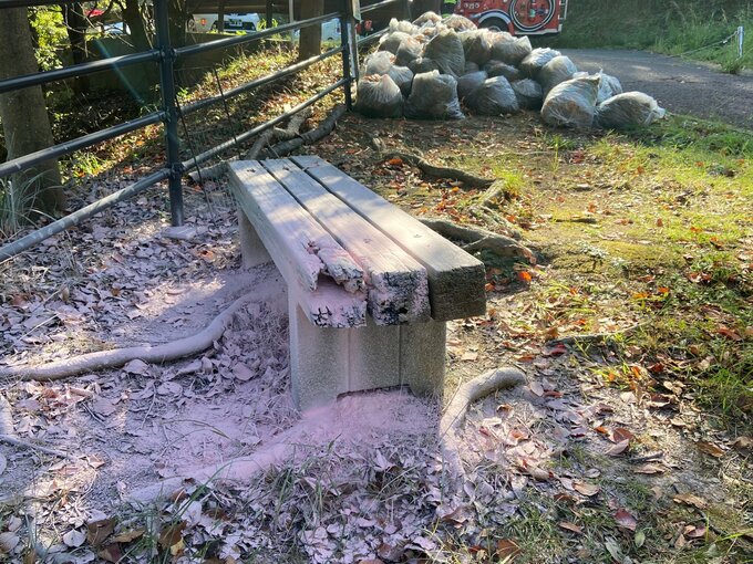 白昼に公園の木製ベンチ燃える 不審火か？　|　長崎のニュース | 天気 | NBC長崎放送