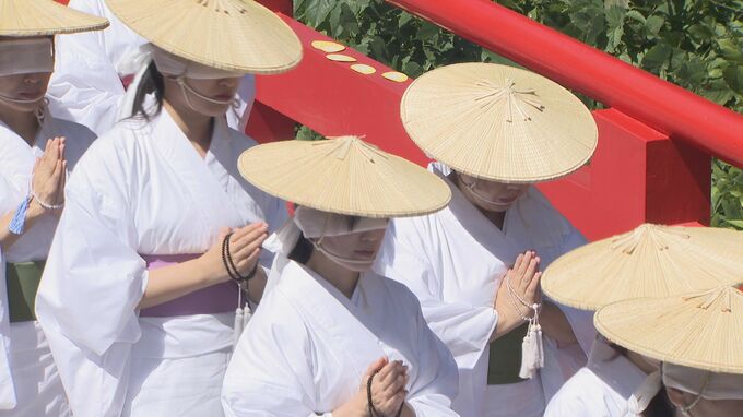 立山への入山が許されなかった女性たちが極楽往生を願った伝統儀式「布橋灌頂会」6年ぶりに有観客で開催|TBS NEWS DIG