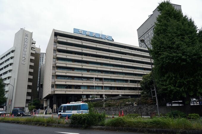 経済対策25兆円規模を提言、長期金利上昇のリスクは低い－自民党議連