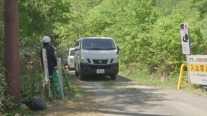 死因は大型動物の傷による失血死の可能性　警察官2人がクマに襲われた山林から収容された遺体　秋田・鹿角市|TBS NEWS DIG