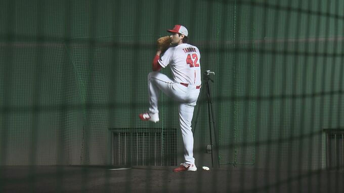 【カープ日南キャンプ】新外国人ターノックがピッチング初披露　|　RCC NEWS | 広島ニュース | RCC中国放送