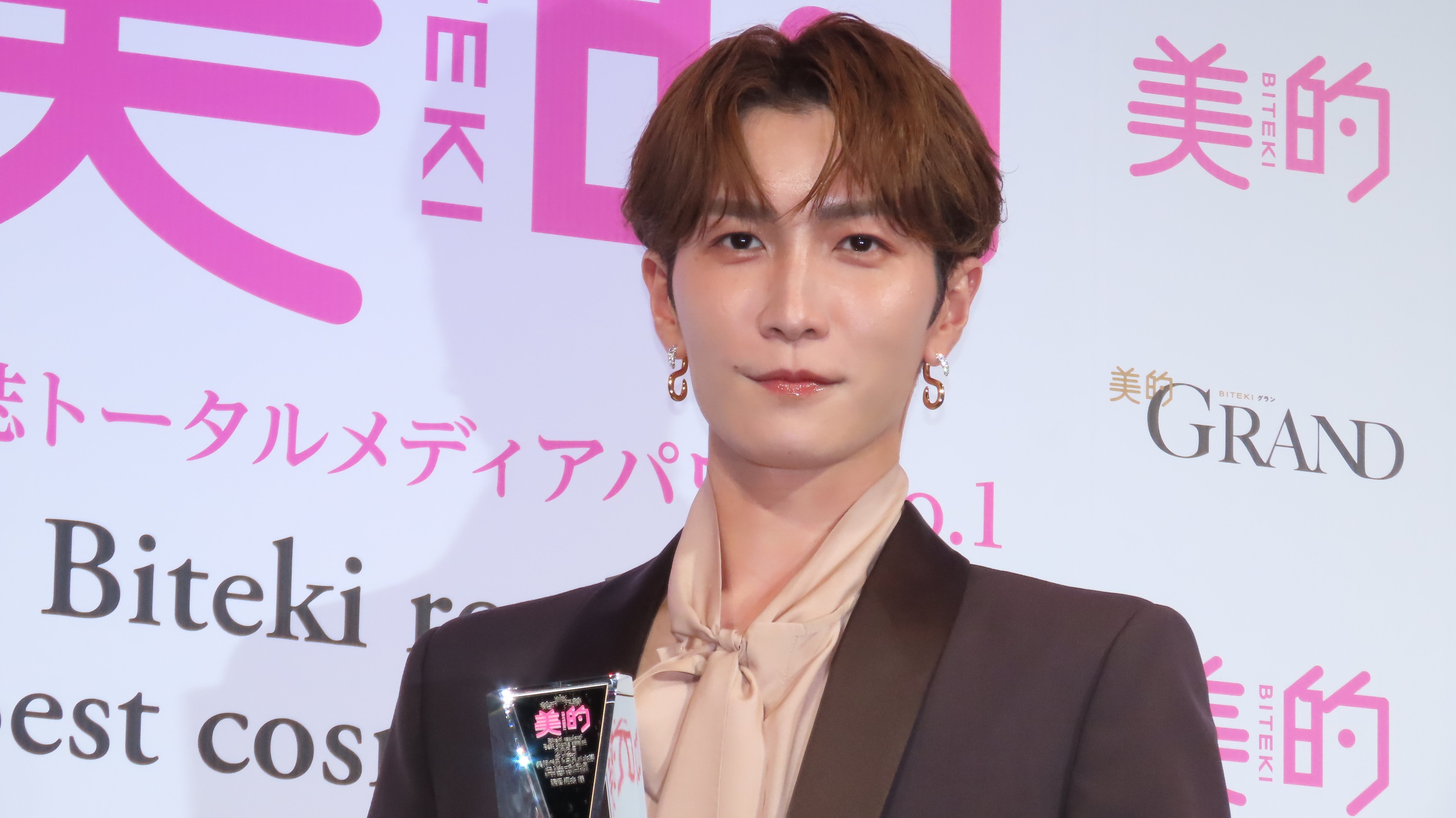 Snow Man・渡辺翔太】美容のアワードで殿堂入り 来年の目標を聞かれ