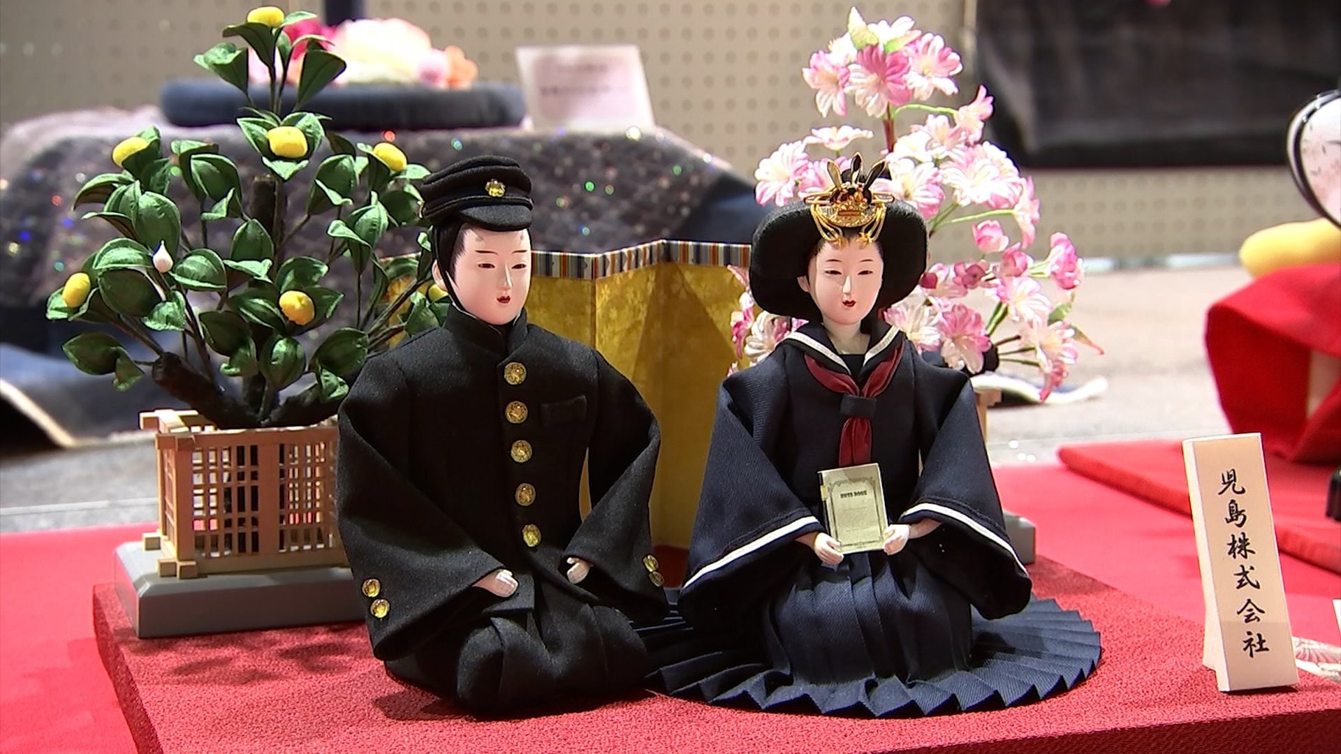 明治時代の「享保びな」や7段の「御殿びな」など約80の施設にひな人形