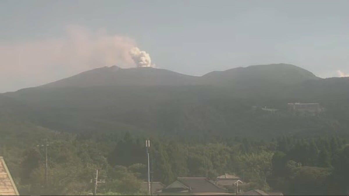 木曽御岳噴煙続く 木曽御岳噴煙続く 御嶽山の噴火