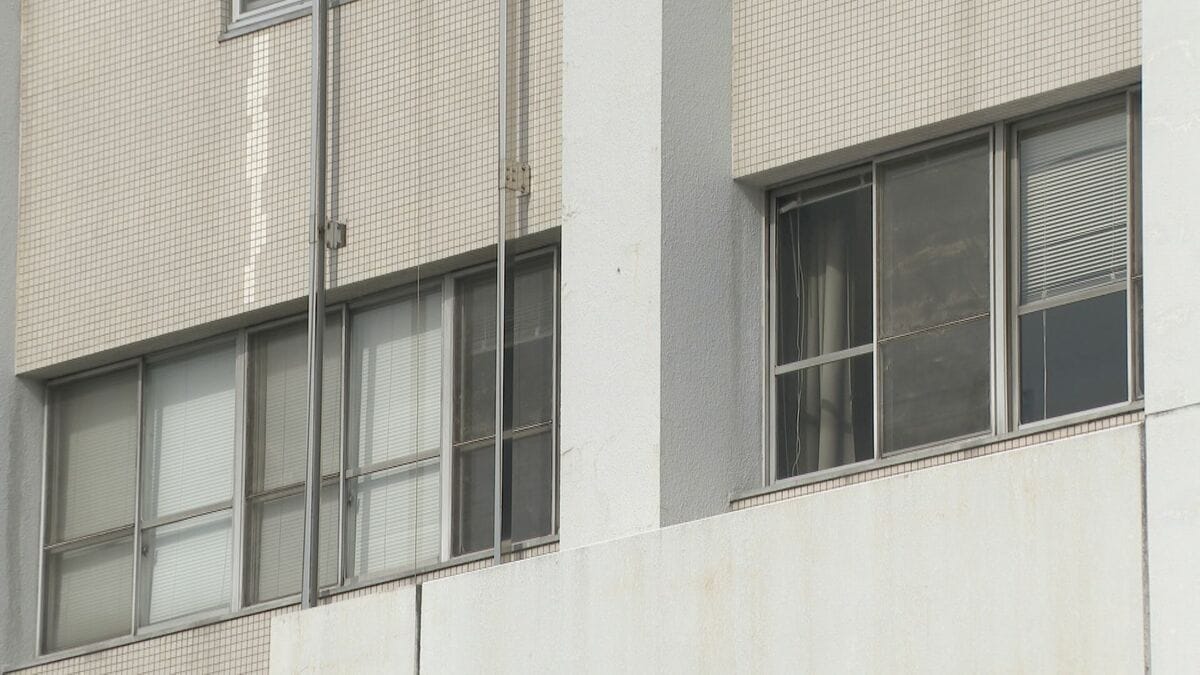 入浴中の10代女性2人を盗撮した疑い 25歳中学校講師を再逮捕 ｢性的欲求を満たすため｣ スマホのデータなどから発覚 三重･桑名市