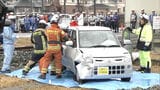 ”踏切内で車と電車の事故”想定し訓練 西日本鉄道・警察・消防負傷者の救出手順など確認|TBS NEWS DIG