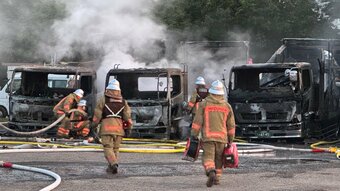 【速報】「敷地内でトラックが燃えている」と通報　トラックなど６台が焼ける　けが人なし　広島　|　RCC NEWS | 広島ニュース | RCC中国放送