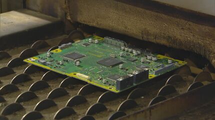 都市鉱山、 HD基板 メモリ CPU、金つきIc.総重量2230g常識範囲内交渉 ごみ”から大量の金が!? パソコン基板1トンから天然金鉱山の数十倍の金