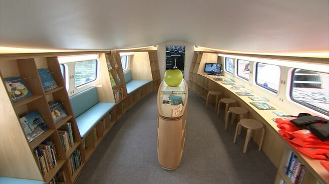 安藤忠雄が発案　こども図書館船「ほんのもり号」内部を公開　2000冊の本を積み24日に男木島へ【香川】|TBS NEWS DIG