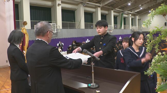 金沢市の中学校で卒業式 2025年度の石川県内の中学校では8927人が卒業|TBS NEWS DIG