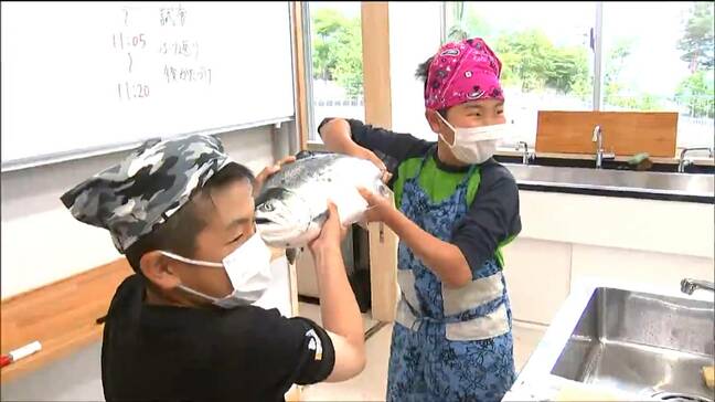 漁師直伝“ギンザケ”料理に児童が挑戦　宮城・石巻市|TBS NEWS DIG