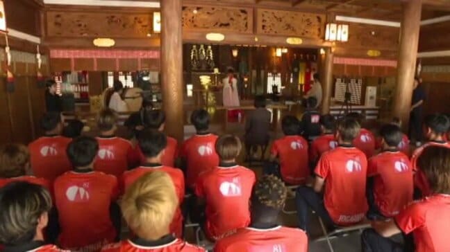 愛媛FCが「椿神社」で必勝祈願!最短でのJ2復帰を誓い、来月の開幕・奈良戦へ|TBS NEWS DIG