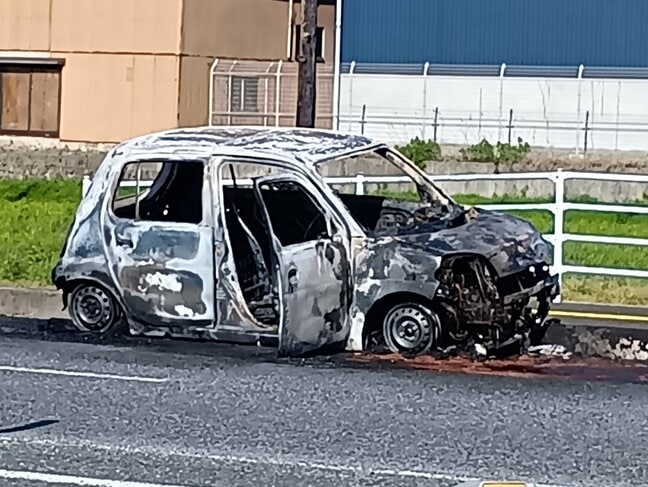 【速報】「軽乗用車が炎上しています」　車両火災で10代女性が腕や足にやけど、程度不明　鳥取・米子市|TBS NEWS DIG