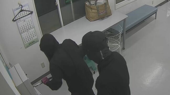 黒ずくめの2人組が押し入る　長野市内のコインランドリーで両替機荒らし　バールのようなもので壊し現金盗む　防犯カメラに犯行の一部始終|TBS NEWS DIG