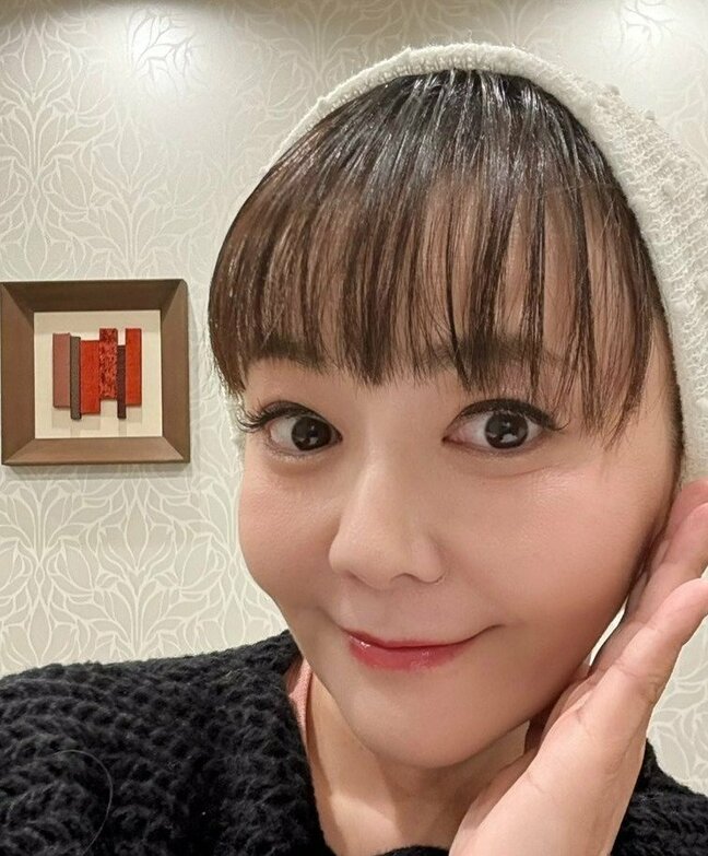 【 華原朋美 】 「前髪切った」　オフショット公開　「昨日はリハで、今日は大阪でディナーショーでした♥来てくださったお客様ありがとうございました♥」|TBS NEWS DIG