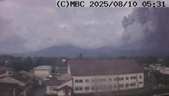 新燃岳で連続噴火　噴煙３０００ｍ超「多量以上の噴煙」　高知まで降灰予想【きょう10日の降灰予報】鹿児島・宮崎・高知|TBS NEWS DIG