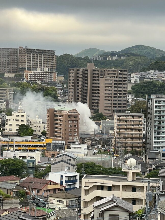 長崎市住宅密集地で建物火災　午後7時前にほぼ消し止められる。|TBS NEWS DIG
