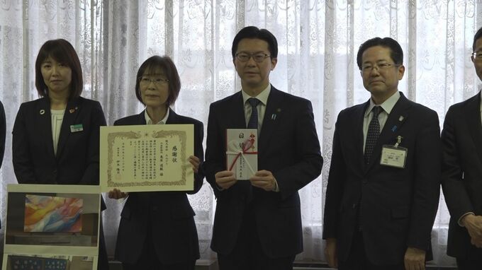 給食用の配膳台などを寄贈  大山どり　地元鳥取県米子市の小学校へ　|　BSSニュース | BSS山陰放送