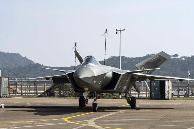 小泉防衛相、NATO事務総長と｢強い懸念共有｣－中国軍機のレーダー照射