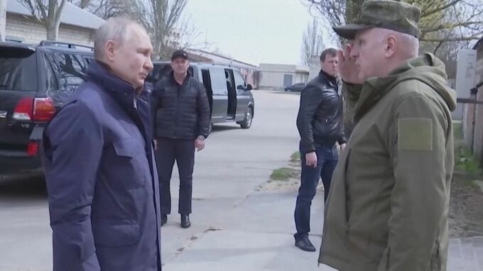 プーチン大統領 一方的併合のへルソン州とルハンシク州の軍司令部訪問　士気向上狙いか|TBS NEWS DIG