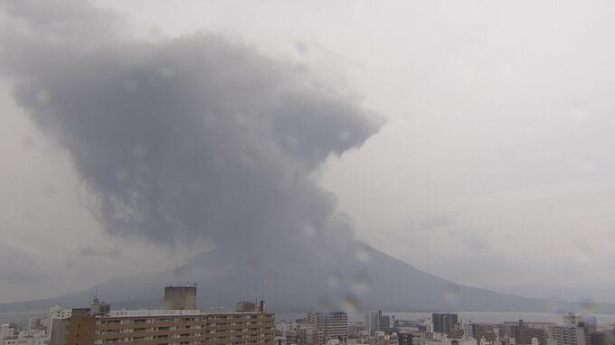 桜島で爆発的噴火　噴煙3000メートル　降灰予報は鹿児島市街地方向　|　鹿児島のニュース｜MBC NEWS｜南日本放送