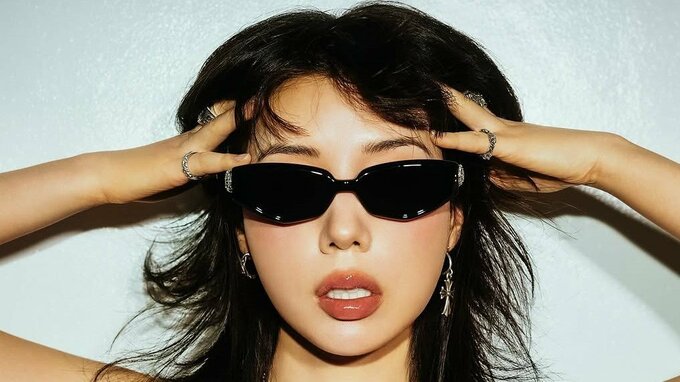 【仲里依紗】オフィシャルサイト開設「自分らしく派手派手にしてみました」 時折「イルカにのった仲里依紗」が出現|TBS NEWS DIG