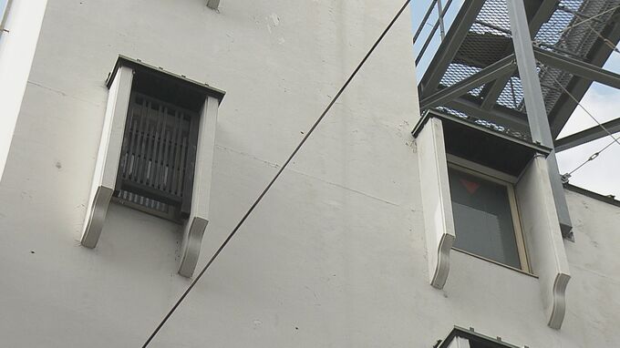 地下１階～地上７階まで「ベトナム関連」大阪の雑居ビルに家宅捜索　ベトナム国籍の男女７人を不法残留の疑いで逮捕　違法薬物の可能性がある『粉末』など多数押収|TBS NEWS DIG