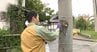 電柱などに貼られた違法な屋外広告物の一斉点検…長野市中心部の繁華街で違法な張り紙や落書き取り除く…市は電柱や信号機など公共的な場所の広告物を条例で禁止　|　SBC NEWS | 長野のニュース | SBC信越放送