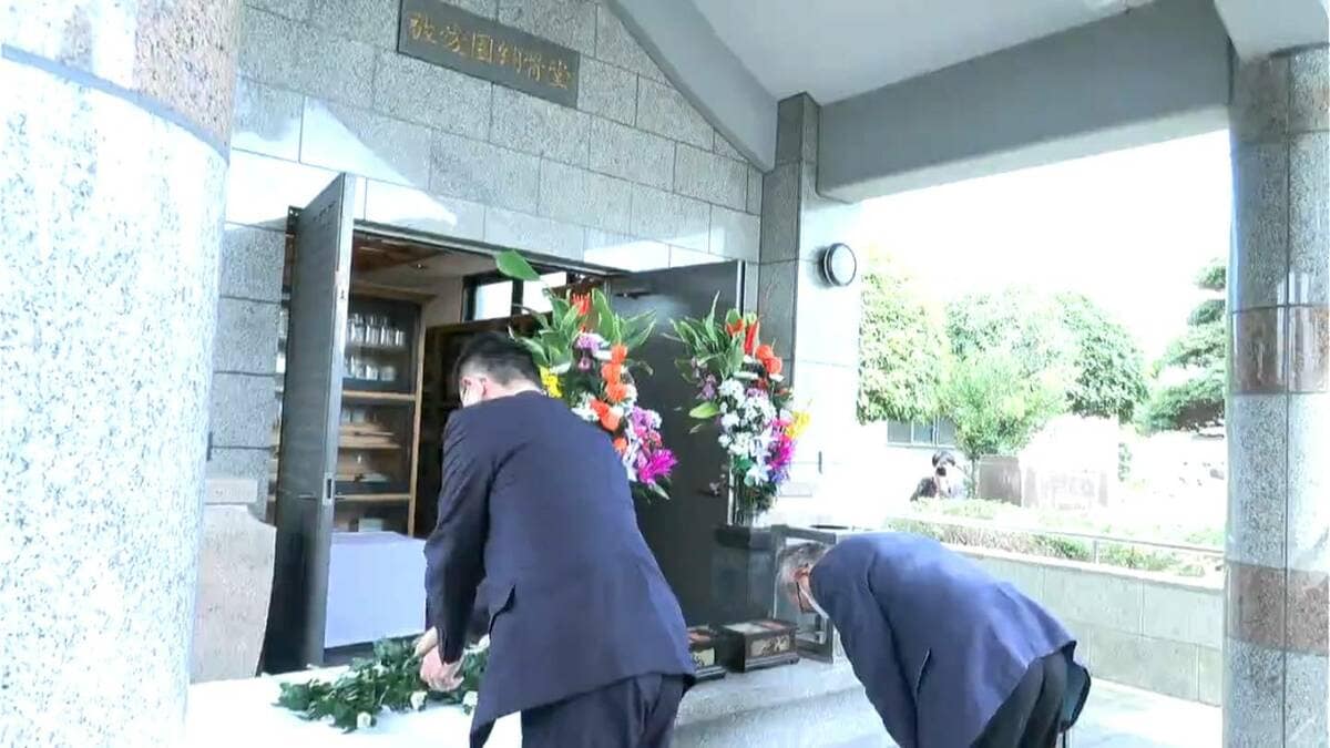ハンセン病療養所「星塚敬愛園」の納骨堂に全国の協議会メンバーが献花　入所者の平均年齢は90.7歳で高齢化進む