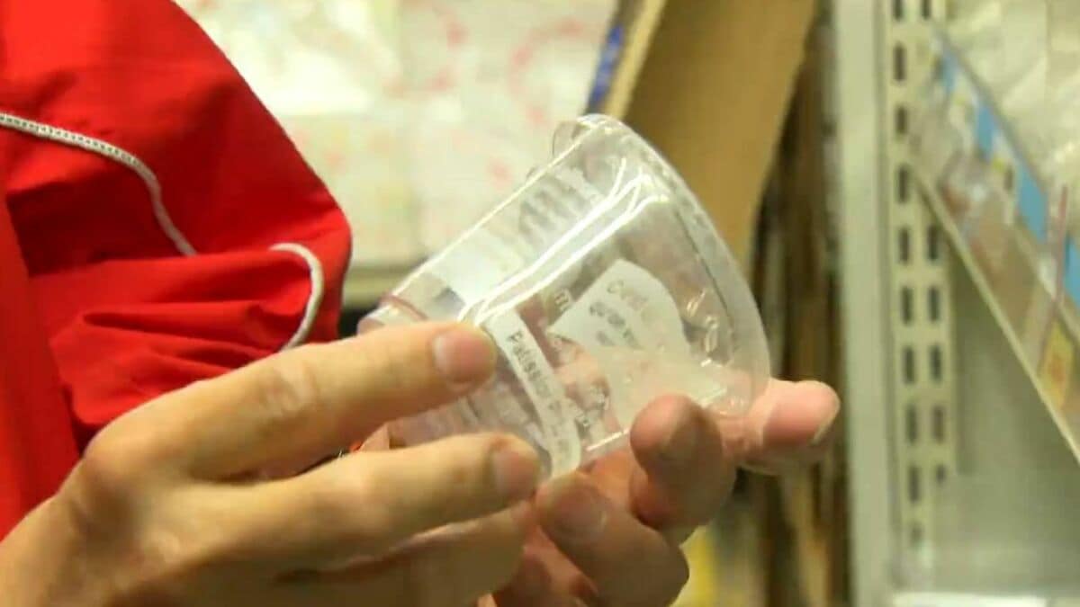 「これまでと様子が違う値上げに驚き」中東情勢影響　包装資材店や果物店も懸念