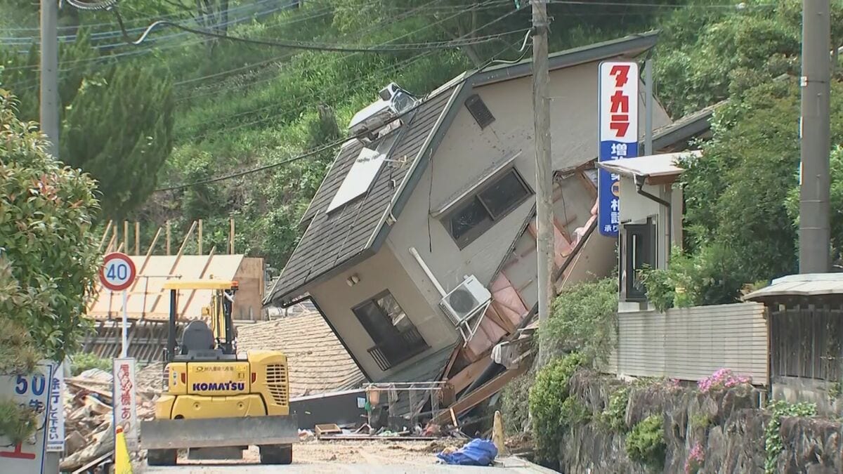 雨が降っていないのになぜ？裏山が突如崩落…住人の女性が下半身埋まり大けが　「間一髪だった」救助の男性語る　大分